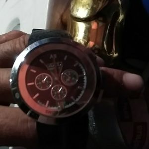 Mens Gucci Pantcaon 1142 watch